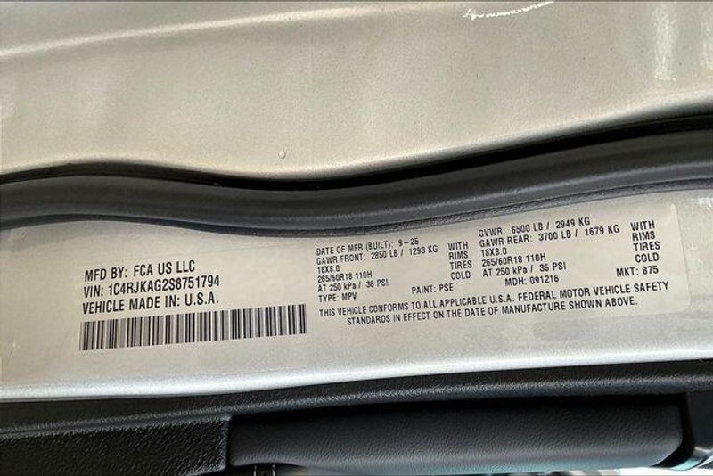 New 2025 Jeep Grand Cherokee L Laredo 4x4Image 15