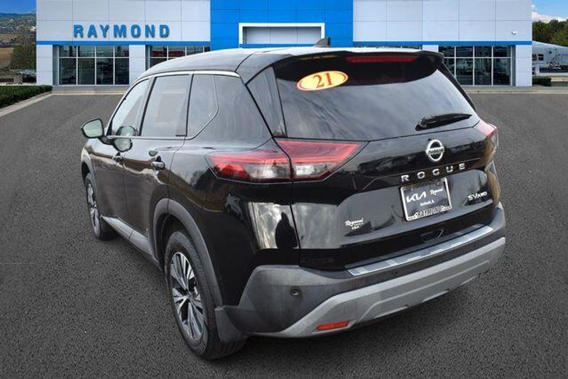 Used 2021 Nissan Rogue SVImage 5