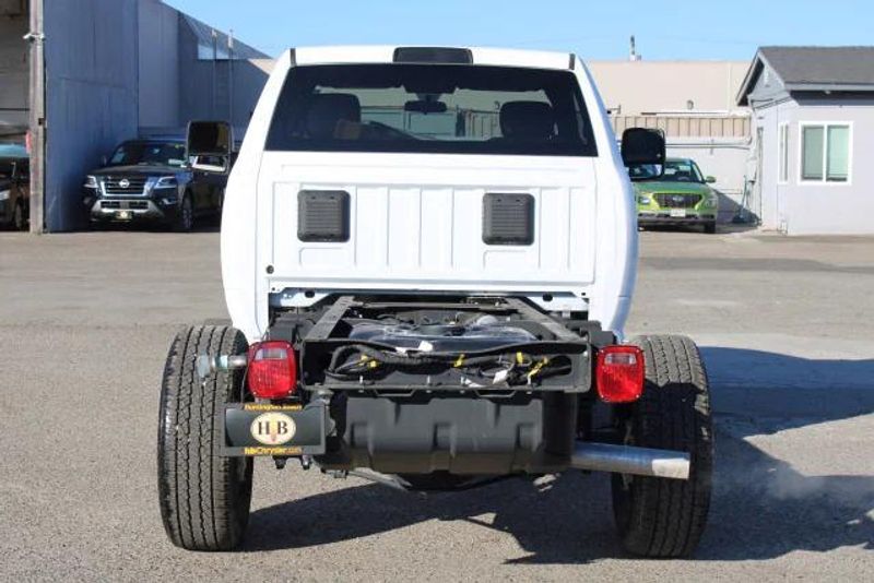 2023 RAM 3500 Chassis Cab Tradesman/SLTImage 5