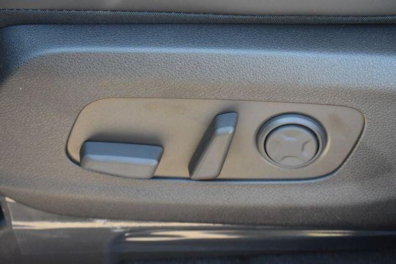 New 2026 Kia Carnival Hybrid EXImage 25