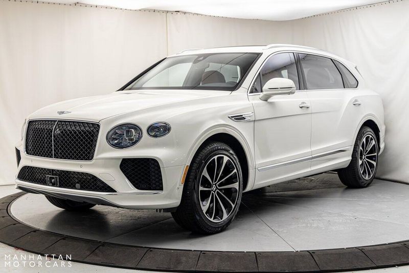 2024 Bentley Bentayga EWB V8Image 1