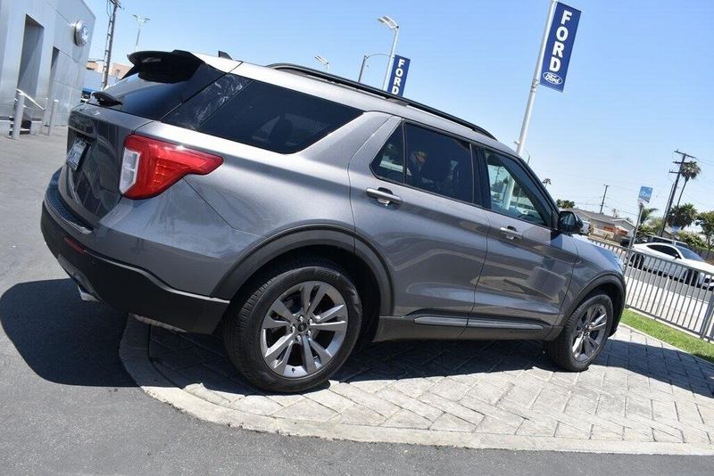 Used 2022 Ford Explorer XLTImage 2