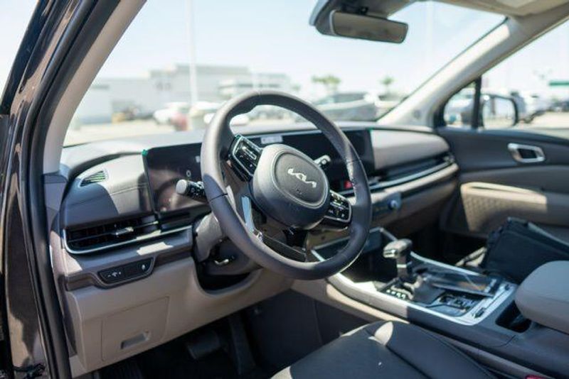 New 2026 Kia Carnival SXImage 10