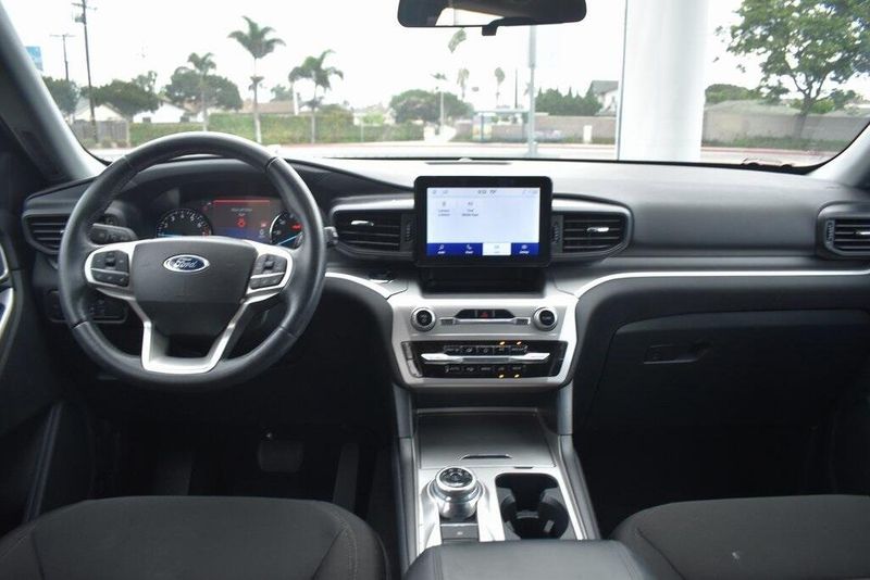 Used 2022 Ford Explorer XLTImage 12