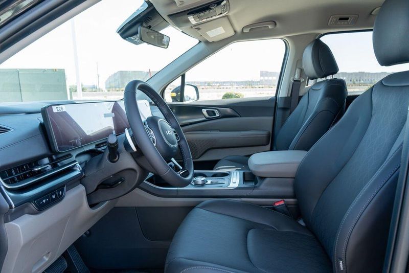 New 2026 Kia Carnival Hybrid EXImage 11