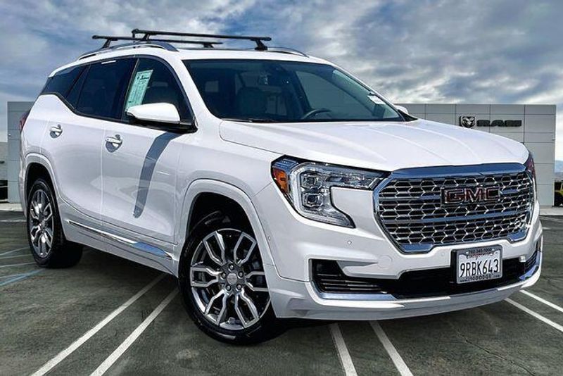 Used 2024 GMC Terrain DenaliImage 12