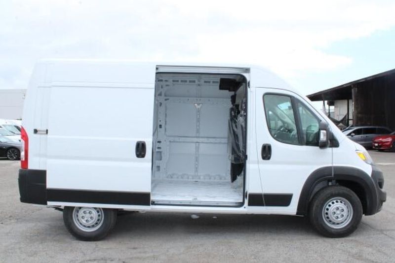 2025 RAM ProMaster 1500 High Roof 136 WBImage 4