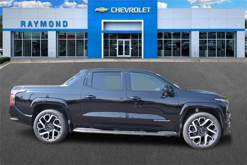 New 2024 Chevrolet Silverado EV RSTImage 2