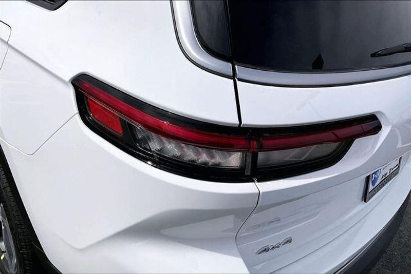 New 2026 Jeep Grand Cherokee L Limited 4x4Image 12