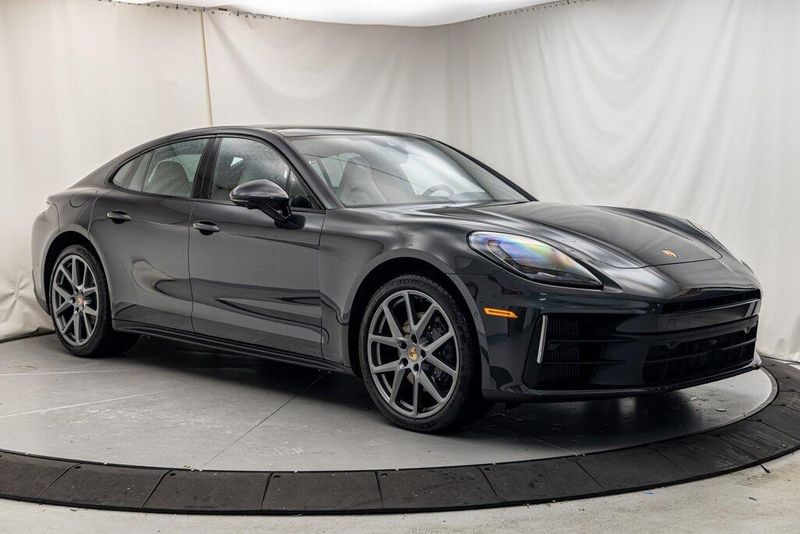 2025 Porsche Panamera 4Image 7