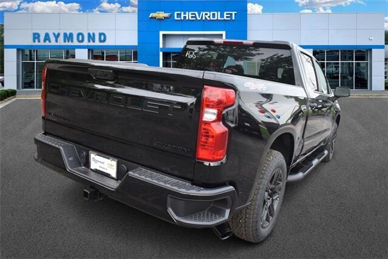 New 2025 Chevrolet Silverado 1500 CustomImage 3