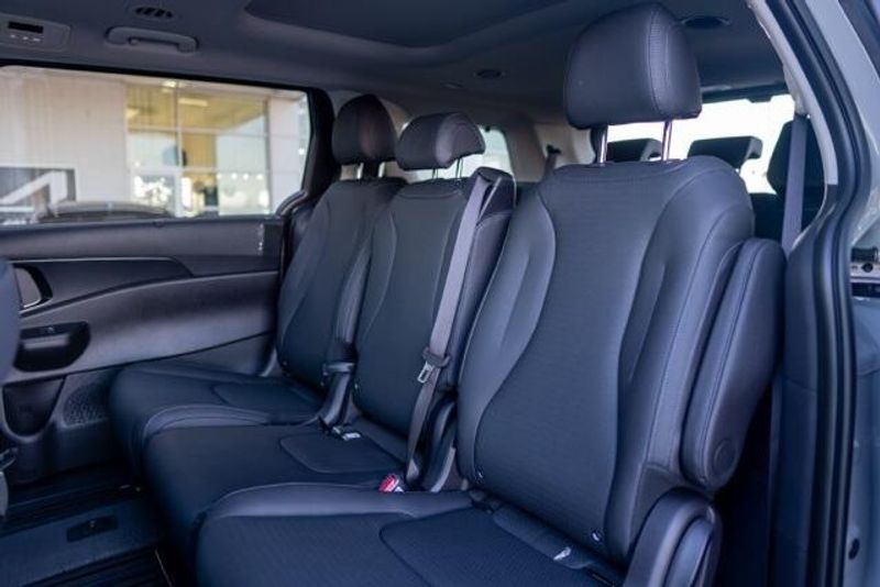 2026 Kia Carnival Hybrid SXImage 13