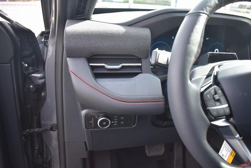 2025 Ford Explorer STImage 16