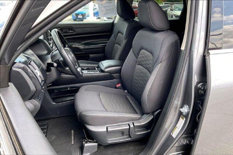 Used 2025 Nissan Pathfinder SImage 24
