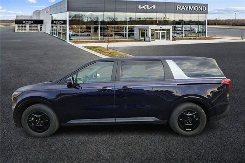 2025 Kia Carnival LXSImage 5
