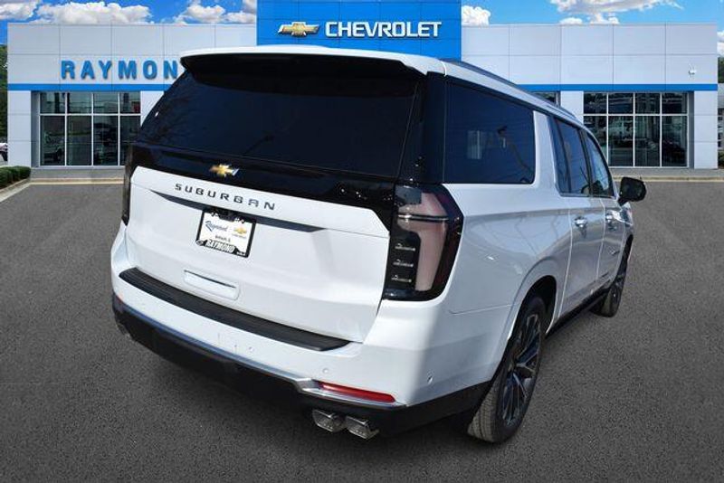 New 2026 Chevrolet Suburban High CountryImage 4