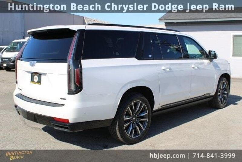 2021 Cadillac Escalade ESV Sport PlatinumImage 4