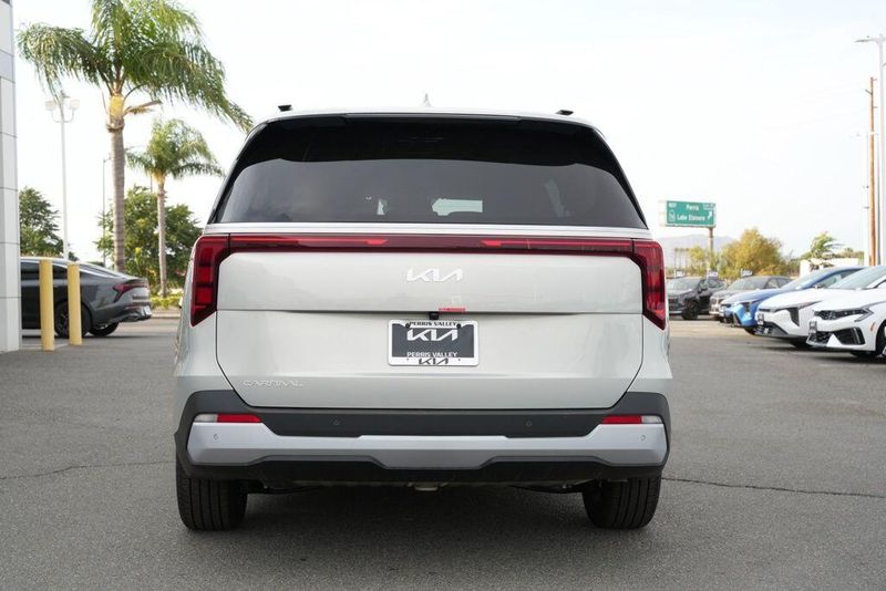 New 2026 Kia Carnival EXImage 6