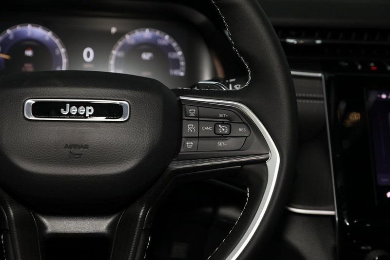 2025 Jeep Grand Cherokee Altitude 4x2Image 22