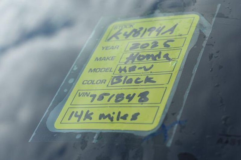Used 2025 Honda HR-V SportImage 34