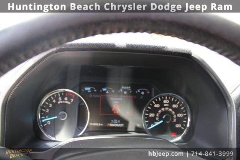2015 Ford F-150 PlatinumImage 24