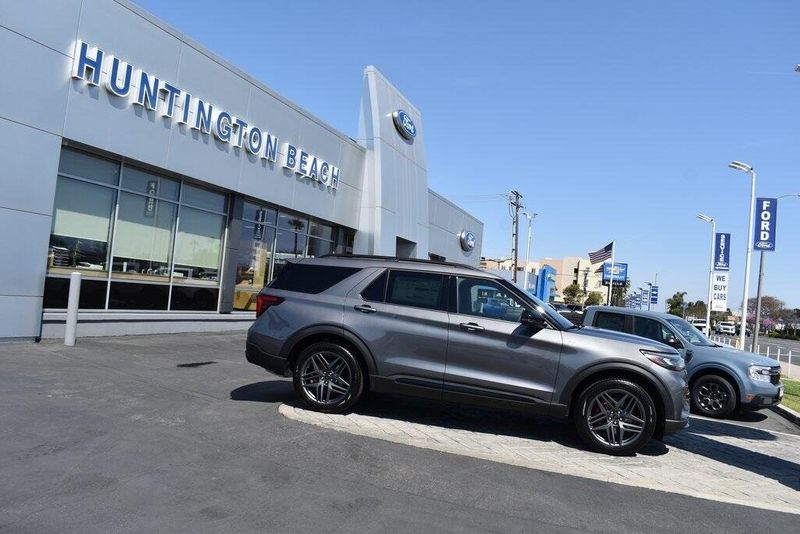 2025 Ford Explorer ST-LineImage 3