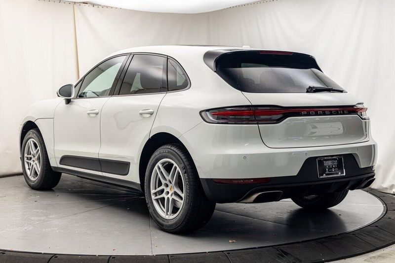 2021 Porsche Macan BaseImage 3