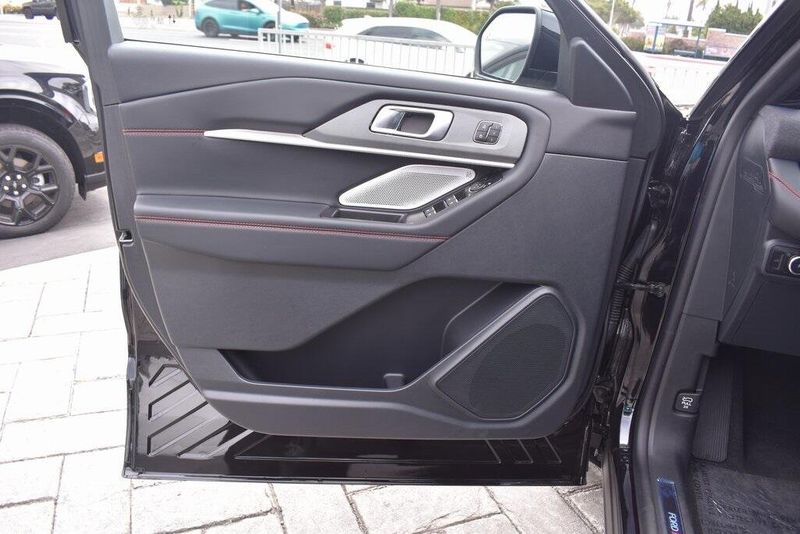 New 2025 Ford Explorer STImage 14