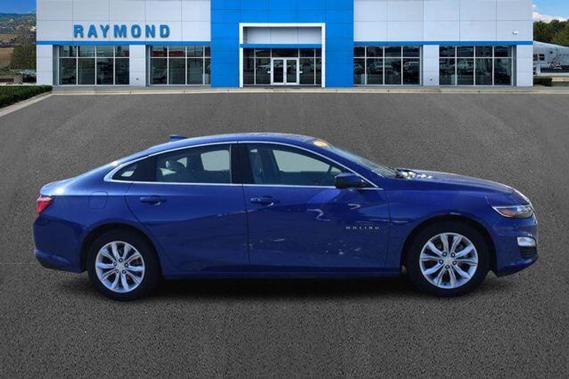 Used 2023 Chevrolet Malibu LTImage 2