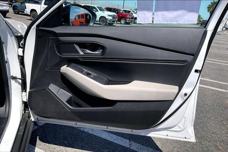 Used 2025 Honda Accord Sedan SEImage 23