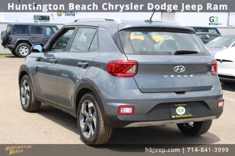 2025 Hyundai Venue SELImage 3