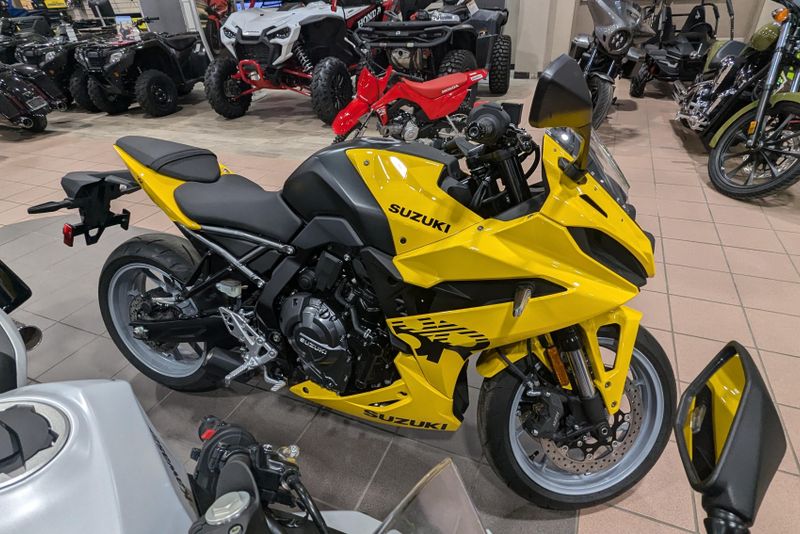 2024 SUZUKI GSXS 8R in a PEARL IGNITE YELLOW exterior color. Family PowerSports (877) 886-1997 familypowersports.com 