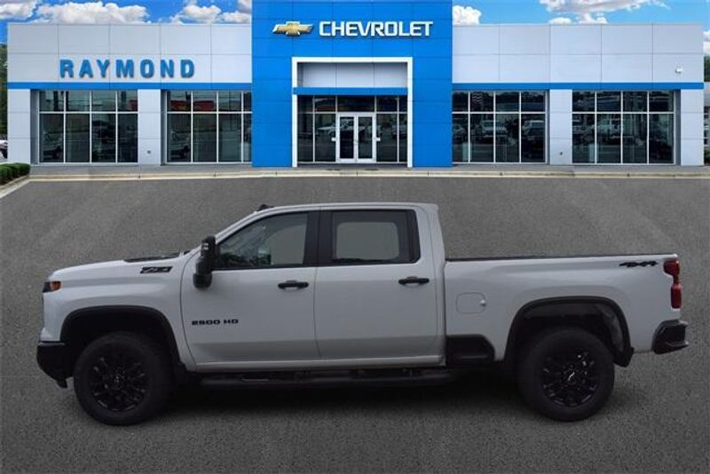 New 2025 Chevrolet Silverado 2500HD CustomImage 6