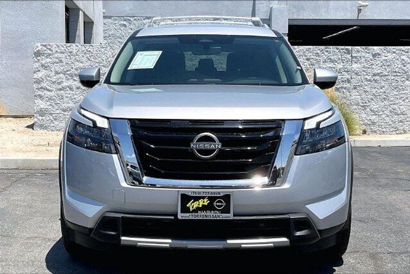 Used 2025 Nissan Pathfinder SLImage 2