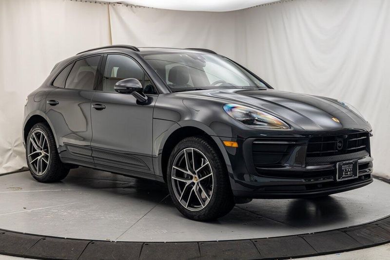 2024 Porsche Macan BaseImage 7