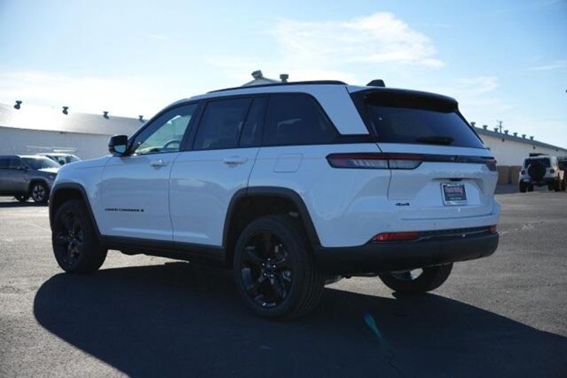 New 2025 Jeep Grand Cherokee Altitude XImage 5