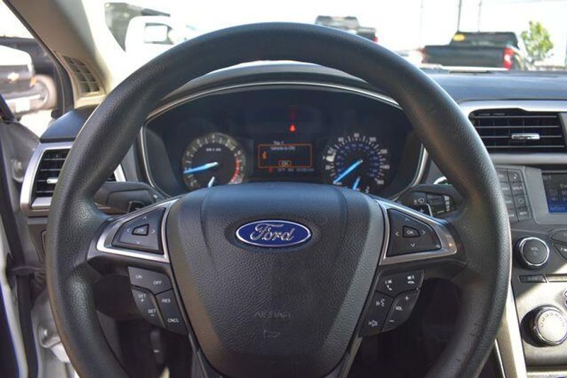 Used 2017 Ford Fusion SEImage 30