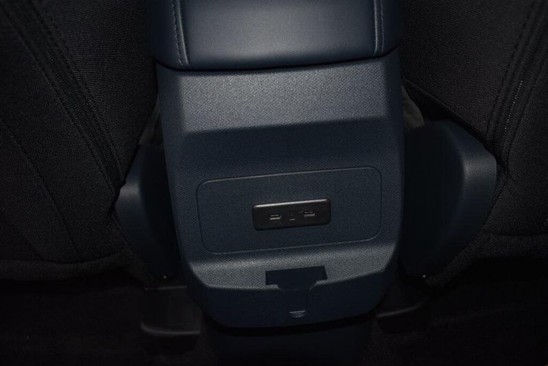 New 2025 Ford Maverick XLImage 8