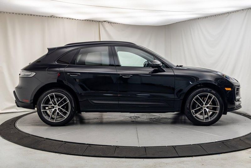 2024 Porsche Macan BaseImage 6