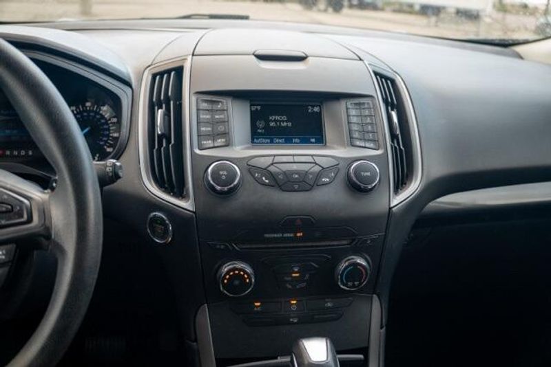 Used 2017 Ford Edge SEImage 18