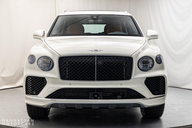 2024 Bentley Bentayga EWB V8Image 8