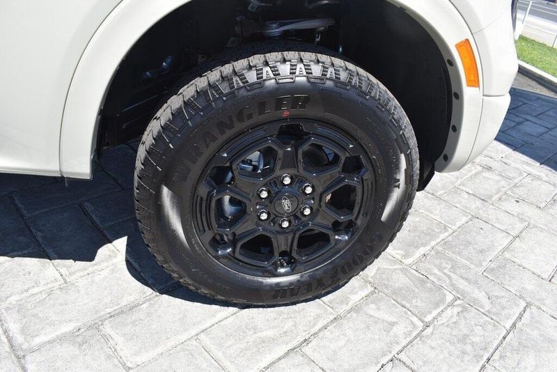 New 2025 Ford Ranger XLTImage 4