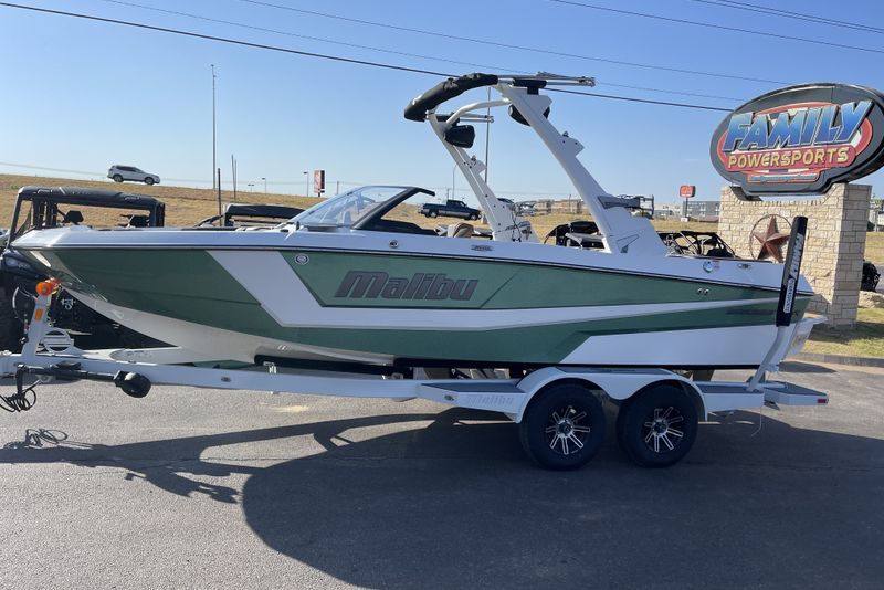 2024 MALIBU 21 LX  in a WHITE exterior color. Family PowerSports (877) 886-1997 familypowersports.com 