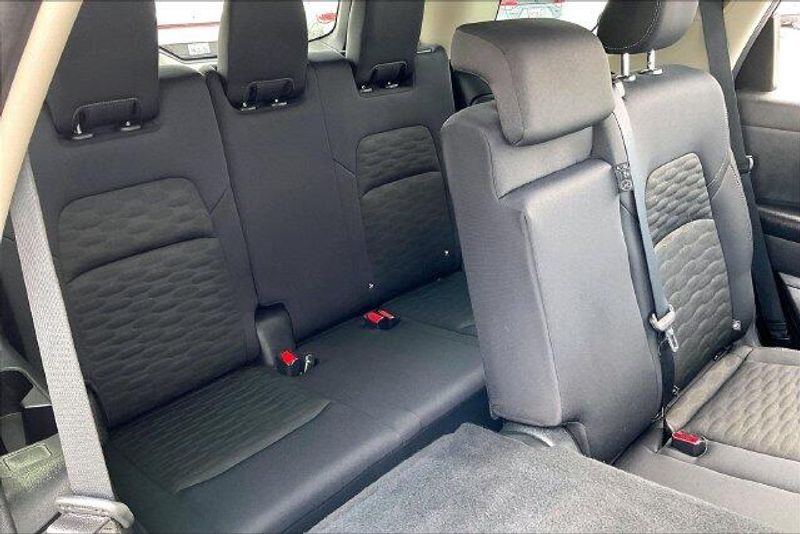 Used 2025 Nissan Pathfinder SImage 34