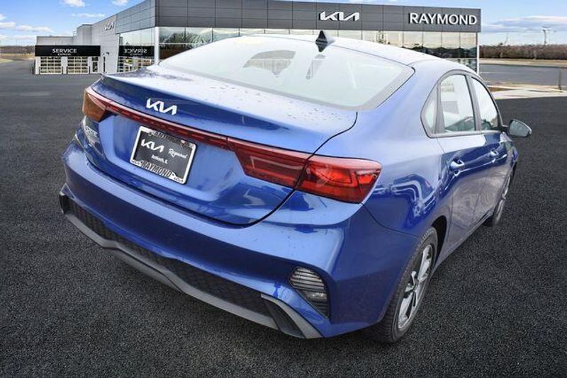 Used 2024 Kia Forte LXSImage 3