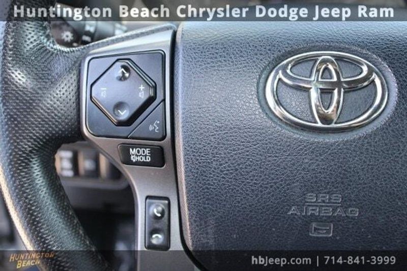 2019 Toyota Tacoma TRD Off-RoadImage 18