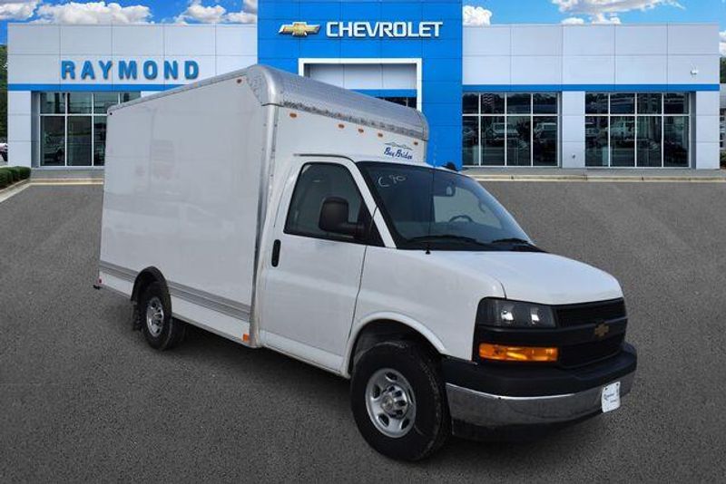 New 2025 Chevrolet Express 3500 Work VanImage 1