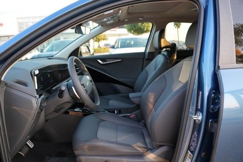 New 2025 Kia Niro EX TouringImage 10