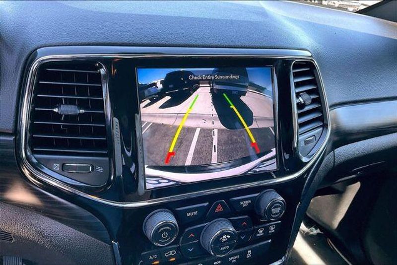 Used 2021 Jeep Grand Cherokee Laredo XImage 21