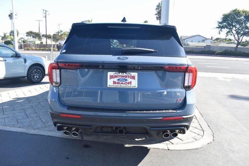 2025 Ford Explorer STImage 8